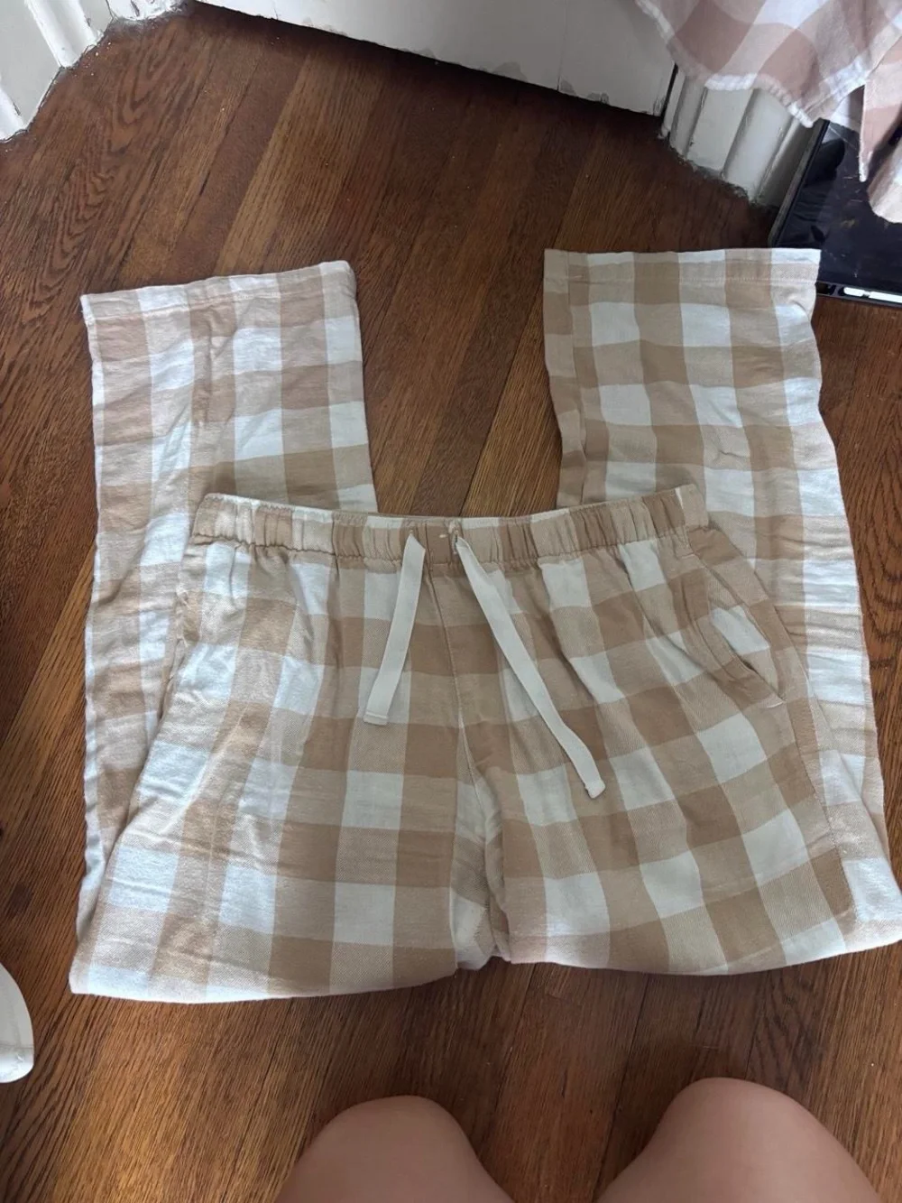 Women’s Old Navy Beige and White Buffalo Check Pajama Set
